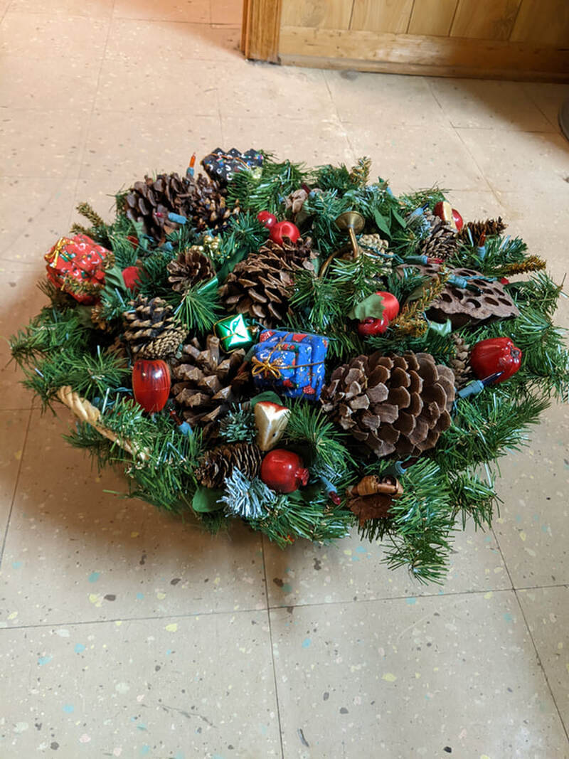Light-Up Christmas Basket