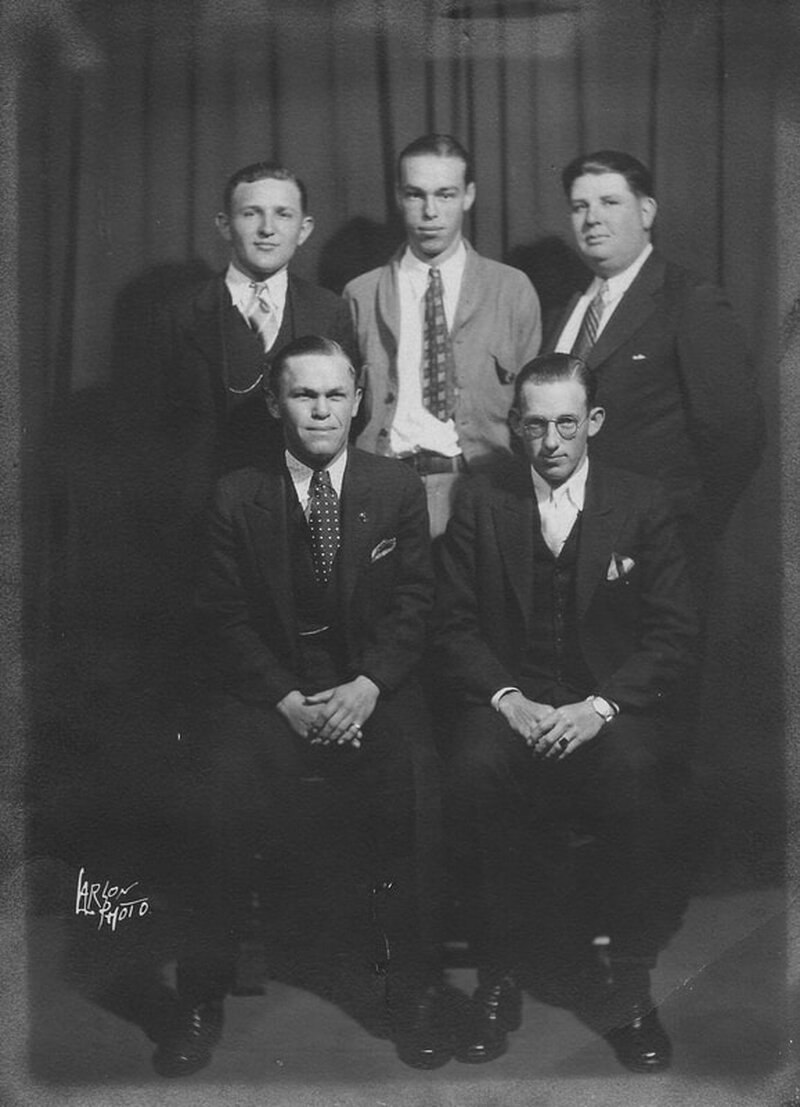 Lyman with his dad and brothers (?)
